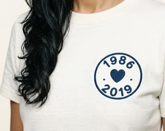 Embroidered Anniversary Badge T-Shirt · Personalised 2 Dates & Heart · Couple Wedding Anniversary Gift · Made in France Cotton