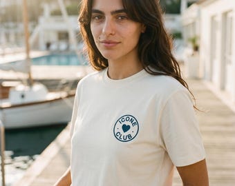 Custom embroidered heart badge tee · Le Club · Mama Family Team · 2 words of your choice · embroidered in France