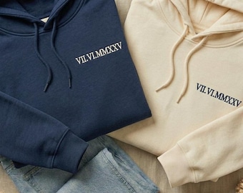 Sweat capuche brodé personnalisé date chiffres romains · Cadeau couple, anniversaire, mariage · Broderie française · Hoodie J'aime