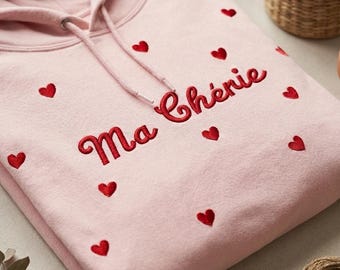 Personalisierter, bestickter Hoodie mit Küssen und Herzen | Valentinstagsgeschenk für Paare und Mütter | Handgefertigter Hoodie aus Frankreich | Premium-Baumwolle, 22 Farben