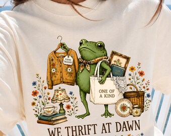 We Thrift At Dawn Png, Funny Frog Meme Thrifting Png, Thrift Lover Png, Vintage Collector Gift, Sublimation design