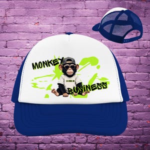 Könnte beinhalten: Eine weiße Keramiktasse mit schwarzem Henkel und dem Text "But First, Coffee" in fetter, schwarzer Schrift. Die Tasse ist etwa 10 cm hoch und fasst ca. 350 ml Flüssigkeit. Ideal für den Morgenkaffee.