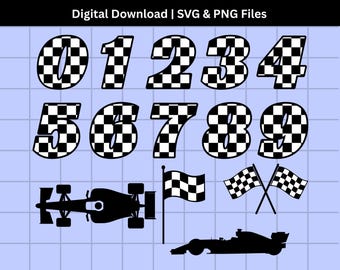 Könnte beinhalten: Digitaler Download von SVG- und PNG-Dateien mit Rennsport-Grafiken. Enthält die Zahlen 0-9 mit Schachbrettmuster, Rennwagen und Zielflaggen. Der Text "Digital Download | SVG & PNG Files" steht oben.