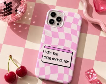 Cover per iPhone a quadri rosa, con citazione del personaggio principale, accessorio per telefono in stile Y2K.