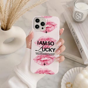 Rosa läppar telefonskal, lycklig tjej iPhoneskal, kokett estetiskt telefonskal, lyckocitat telefonskal, sött tjejigt iPhoneskal bild 6
