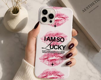 Cover per telefono con labbra rosa, cover per iPhone "ragazza fortunata", cover per telefono estetica civettuola, cover per telefono con citazione portafortuna, cover per iPhone carina e femminile
