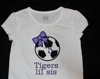 Camiseta de fútbol personalizada Lil Sis chicas o mono