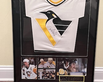 Maillot encadré dédicacé de Mario Lemieux des Penguins de Pittsburgh avec lettre d'authenticité JSA