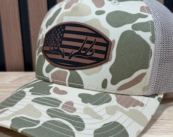 Chapeau avec empiècement en cuir drapeau en bois de cerf, chapeau camouflage chasseur de cerfs, chapeaux papa, casquette de baseball, chapeaux Richardson, cadeaux papa, chapeau camouflage, chapeau drapeau américain