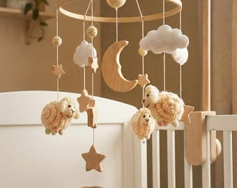 Móvil de oveja para bebé: decoración neutra para habitación infantil: animales de fieltro de granja, brazo de madera y caja de música, regalo bohemio para baby shower, juguetes colgantes de cordero para cuna.