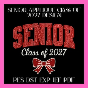 Op de afbeelding: Een borduurontwerpbestand met de tekst SENIOR APPLIQUE CLASS OF 2027 DESIGN in het wit, het woord SENIOR in grote rode glitterletters, de tekst Class of 2027 in het wit en een rode strikgrafiek. Bestandsformaten PES, DST, EXP, JEF, PDF.