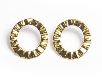 Large halo studs