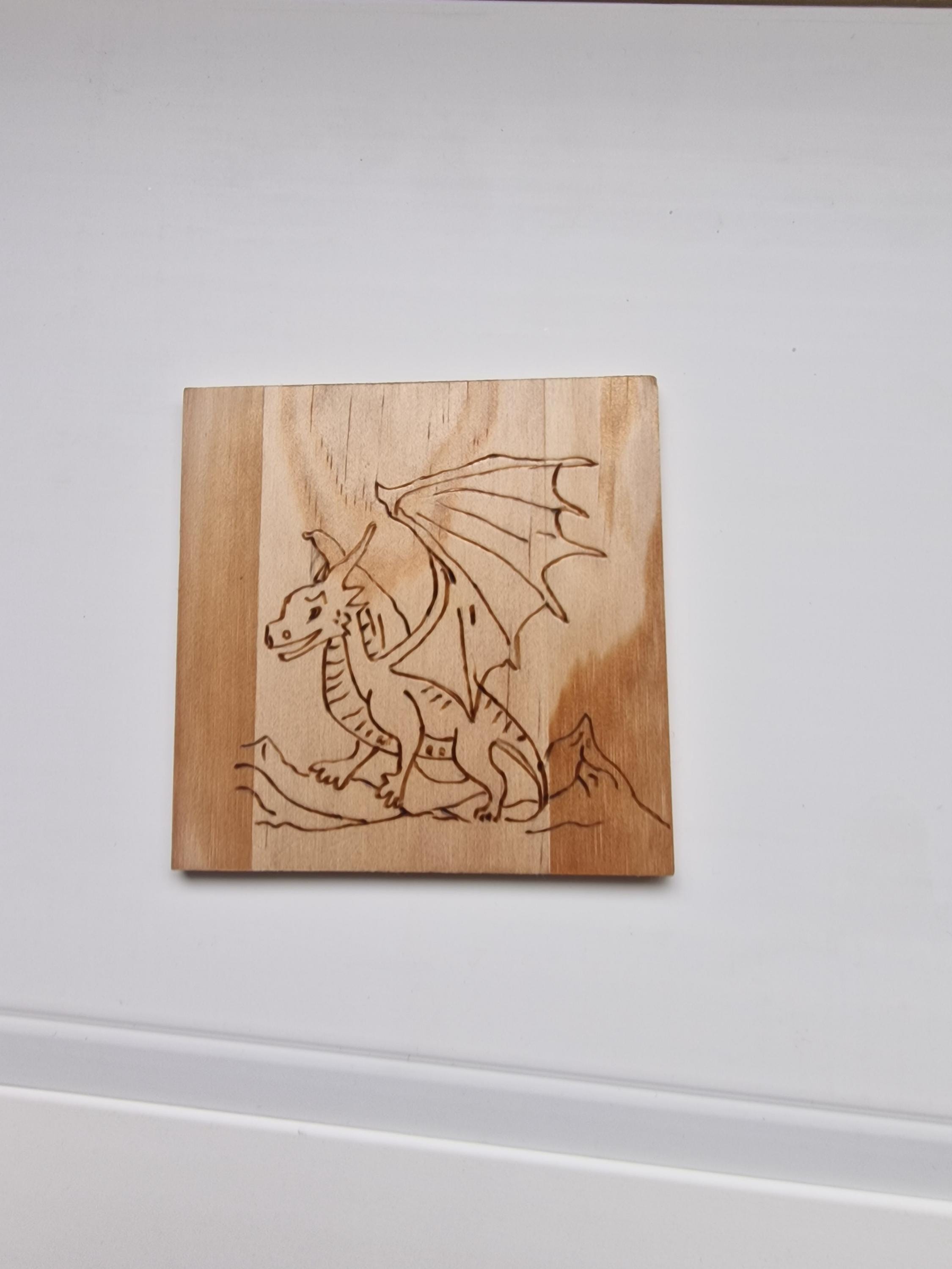 History & Heraldry Sottobicchiere In Legno Woodcuts Con Scritta 'Qualcuno Speciale', Diametro 9,5 Cm, Idea Regalo - 3