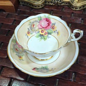 Taza y platillo Vintage Paragon con diseño de rosa y repollo flotante / Doble Garantía Real A981/5, porcelana fina color melocotón / Decoración inglesa para el té de la década de 1940