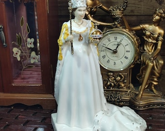 Coalport Figurine "To celebrate the diamond jubilee of her Majesty Queen Elizabeth" Fine bone china