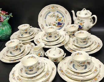 Wedgwood "Chinese Teal" Dinner and Teaset 40pcs Vintage/ Collectables