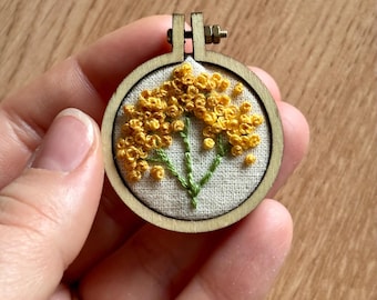 Mini Hand-Embroidered Floral Hoop Embroidery, Botanical Textile Decor (4cm)