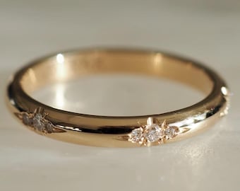 Anillo de boda Celestial Star, anillo de eternidad con engaste al ras, anillo de compromiso antiguo, alianza nupcial grabada con estrellas, alianza minimalista de moissanita para ella.