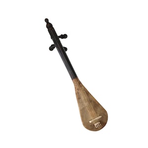 Puede incluir: Un instrumento musical de cuerda con un mástil largo y un cuerpo en forma de pera. El instrumento tiene un mástil y clavijero de color marrón oscuro, con clavijas de afinación. El cuerpo es de color marrón claro, con puente y cuerdas.