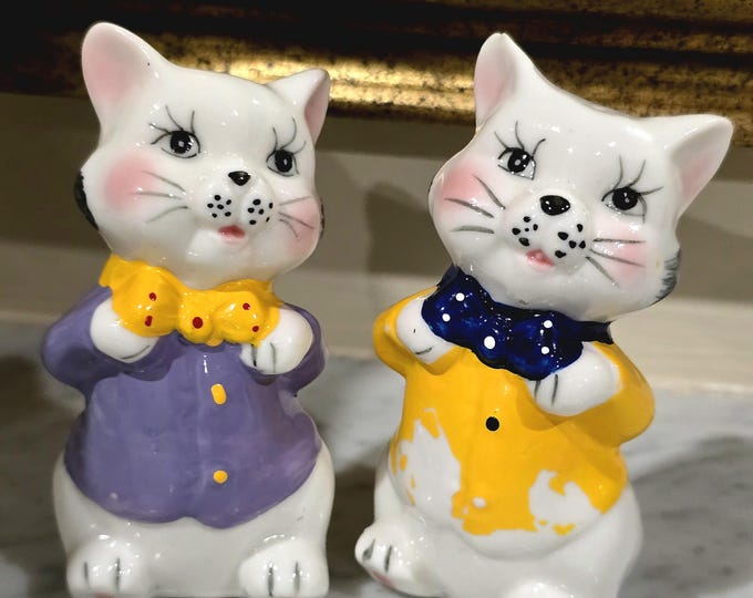 Featured listing image: 1950s Kitsch Ceramic Cats Salt & Pepper Shakers – Anthropomorphic