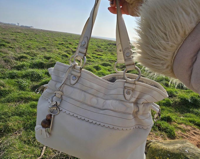 Featured listing image: Handpicked by Femme Within Fossil 'Long Live Vintage' Cream Leather Shoulder Bag