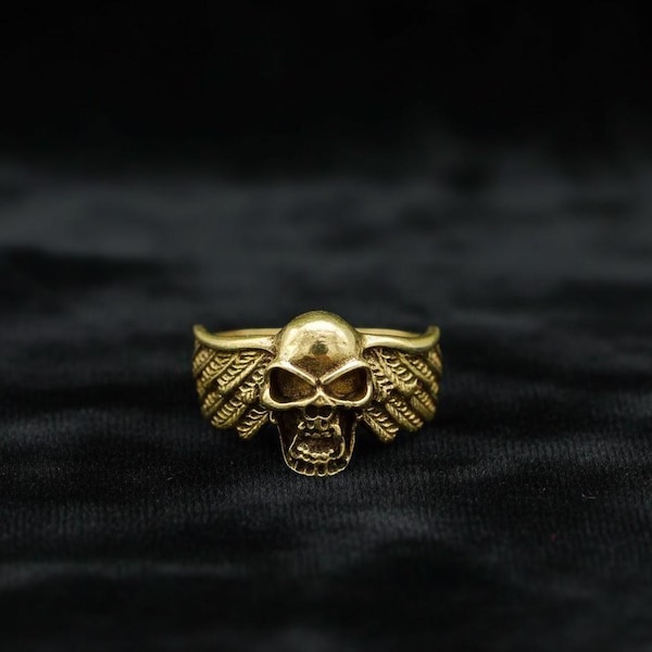 Anillo de calavera venenosa, anillo gótico con compartimento secreto, anillo de calavera alada, anillo de medallón vintage, joyería de fantasía oscura.