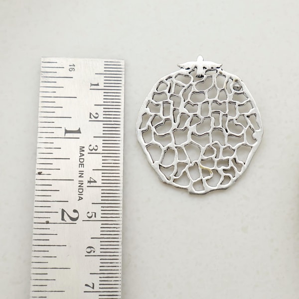 Colgante con estampado de jirafa recortado - Collar geométrico abstracto de latón - Joyería con estampado animal inspirado en safari