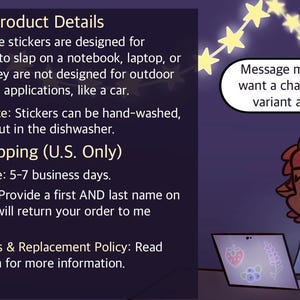 Op de afbeelding: Een donkerpaarse afbeelding met een cartoonfiguur met bruin haar en hoorns achter een laptop. Een tekstballon zegt, Message me if you want a character or variant added! De tekst bevat details over duurzaamheid en waterbestendigheid.