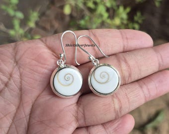 Shiva-oogschelpoorbellen, sterlingzilveren hangoorbellen, spiraalvormige schelpsieraden, boho-strandsieraden, handgemaakt cadeau voor haar, oceaanoorbellen
