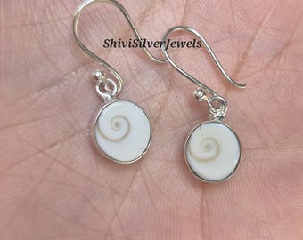 Shiva-oogschelpoorbellen, sterlingzilveren hangoorbellen, boho-spiraaloorbellen, strand boho cadeau voor haar, natuurlijke schelpoorbellen