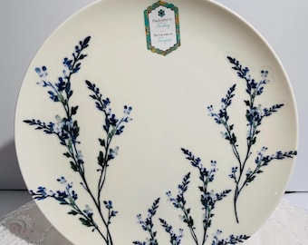 Collection de vaisselle artisanale en porcelaine bleue botanique Intesa Home | Assiettes, bols et plateaux