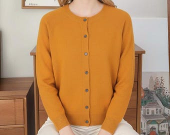 Gebreide merinowollen cardigan: naadloze trui met ronde hals