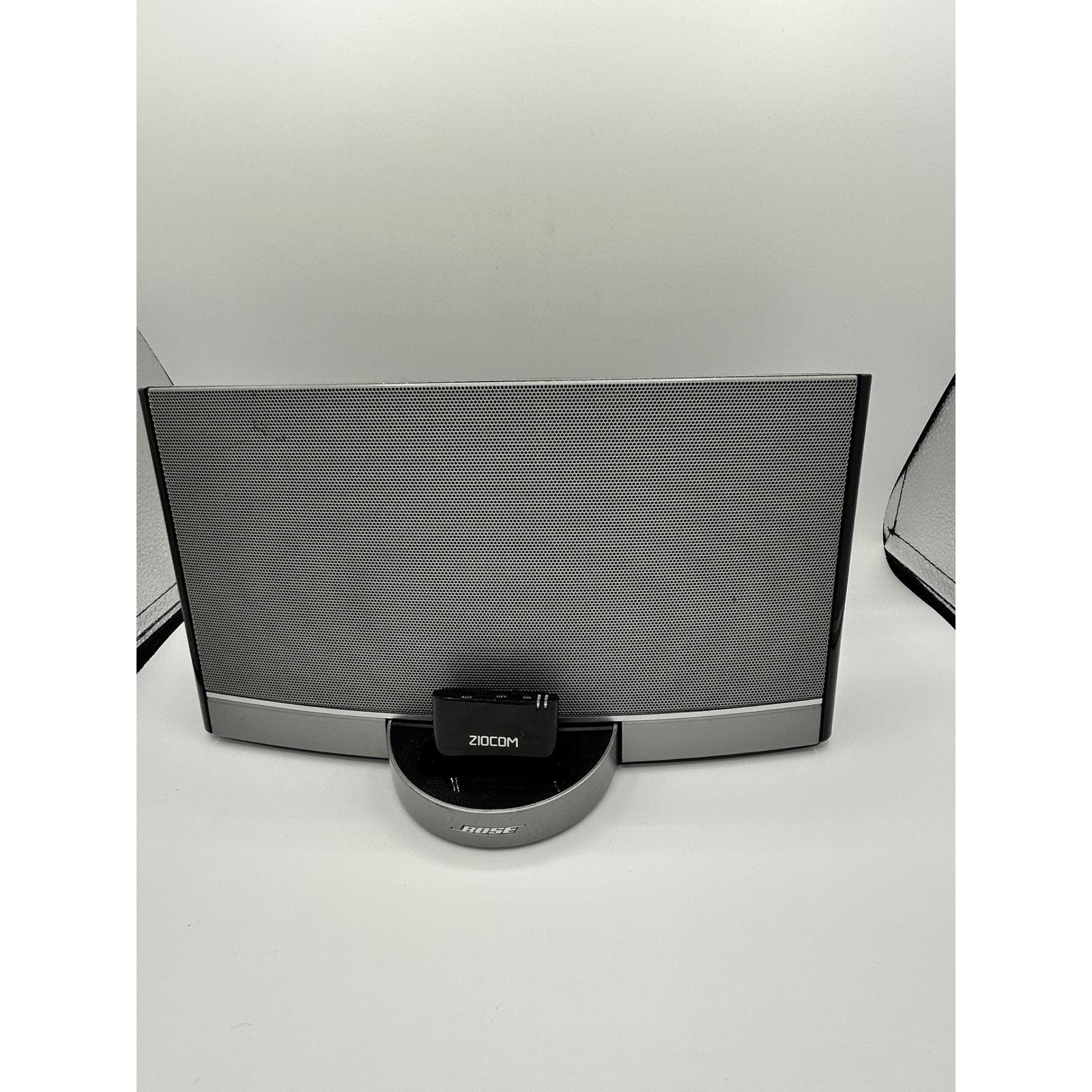 BOSE Sounddock Portable Speaker 30-pin Ipod Dock + ZIOCOM