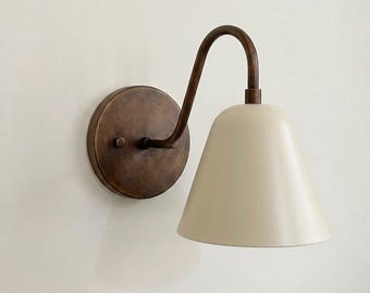 Vintage Wandleuchte, antike Messingwandleuchte, gebogene Arm Wandleuchte, Cremeschirm-Wandleuchte, rustikale Wandbeleuchtung, Nachttisch-Wandleuchte