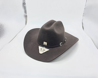 Chapéu de cowboy artesanal em feltro de lã, marrom chocolate, com ajuste regulável.