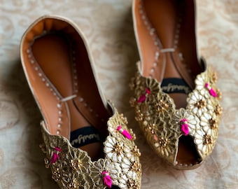Khussa nupcial dorada - Juttis punjabi dorados - Gotta Flower & Beads - calzado para bodas y fiestas