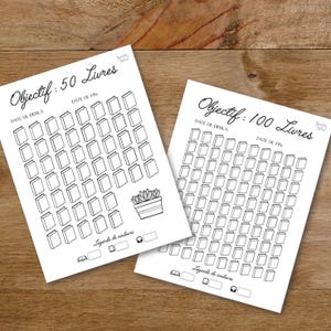 Può includere: Due fogli di carta bianchi con il testo "Objectif: 50 Livres" e "Objectif: 100 Livres" in scrittura nera. Ogni foglio presenta una griglia di contorni di libri per tenere traccia degli obiettivi di lettura, con una piccola illustrazione di una pianta.