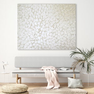 Texturerad vit abstrakt målning: Skimrande pärla, minimalistisk heminredning bild 4