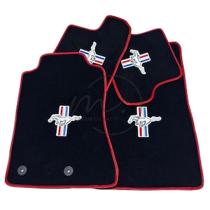 Anpassade Mustang-golvmattor – Broderad logotyp, 4-delat mattset