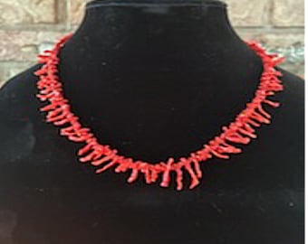Collar de cuentas de coral rojo de 19 pulgadas