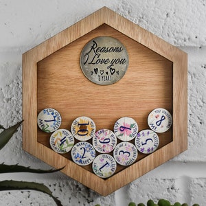 8º Aniversario Razones por las que te amo Marco de pared de madera y fichas de amor a todo color