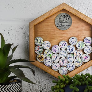 23º Aniversario 23 Reasons I Love You Marco de pared de madera - Fichas de amor a todo color