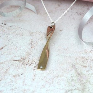 Gedrehter Bronze- und Diamantanhänger zum 8. Hochzeitstag - Perfektes Geschenk zum 8. Jahrestag