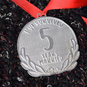 Ich habe 5 Jahre verheiratet | Jubiläumsmedaille mit sarkastischem Spruch