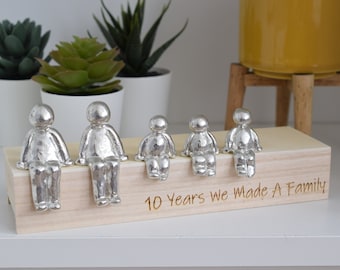 Esculturas de hojalata para celebrar 10 años de familia - 10.º aniversario / Aniversario de hojalata / Caja de madera. El tamaño y la veta varían.
