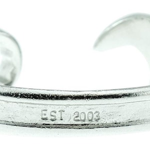 Gegründet 2003 23. Hochzeitstag Geschenk - Schraubenschlüssel Armreif mit EST 2003 gestempelt