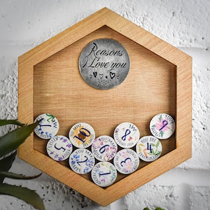 5th Anniversary Reasons I Love You Houten wandframe en full colour liefdestokens