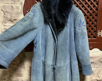 Vintage 1970s Women’s %100 Shearling Coat; Western Rancher Style Blue Shearling Overcoat for Women