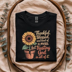 感謝と祝福、混乱しながらも神を信じるTシャツ