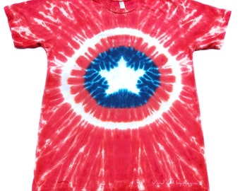 Camiseta tie-dye roja, blanca y azul: diseño de estrella patriótica